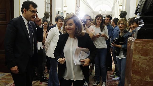 Santamaría reclama al PSOE que combata la corrupción en sus filas y deje de dar lecciones