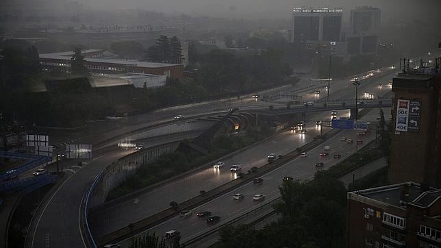 Vista de la m-30, en Madrid, azotada por las lluvias