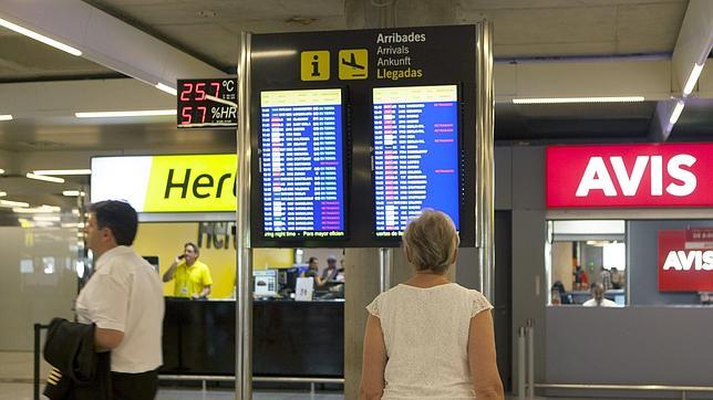 Normalidad en los aeropuertos en la tercera jornada de huelga de los controladores