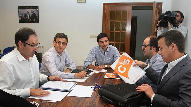 Ciudadanos permitirá que el PP gobierne en los ayuntamientos de Ávila, Salamanca y León