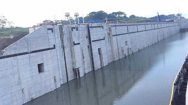 Sacyr comienza las pruebas del Canal de Panamá con el inundado de las esclusas