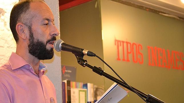 Francisco Javier Expósito durante una lectura