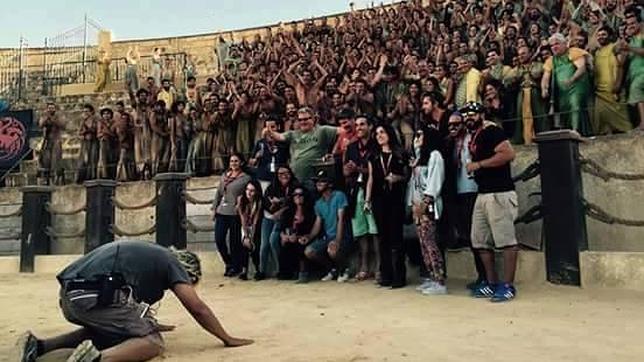 Osuna homenajea a los extras de «Juego de Tronos» con una placa en la plaza de toros