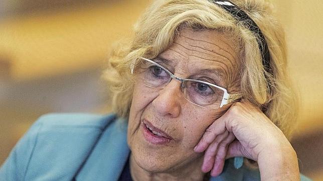 Carmena matiza que la idea de las cooperativas para limpiar colegios incluye a madres y padres