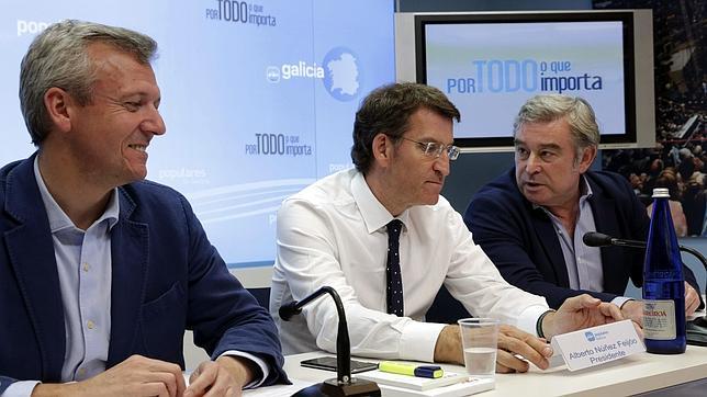 Feijóo, junto a Barreiro y Rueda, durante el pasado comité de dirección del PPdeG
