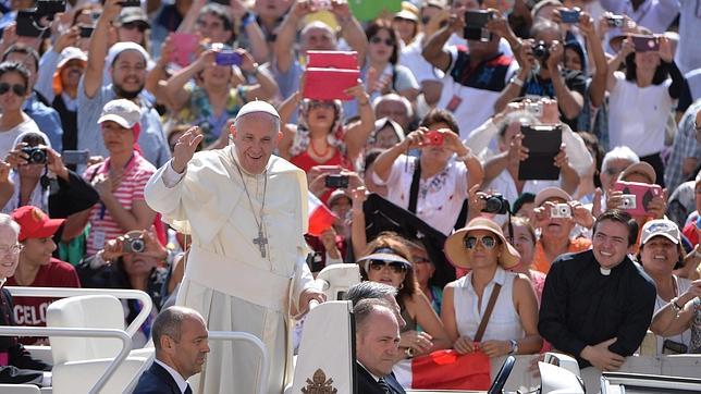 El Papa hace un «llamamiento a la responsabilidad» ante el destrozo de la Tierra