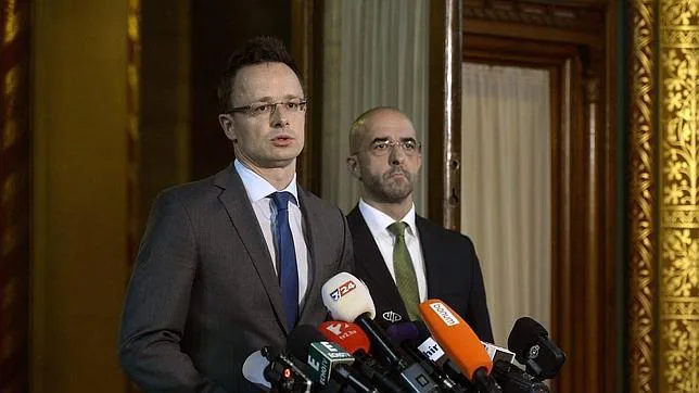 El ministro de Asuntos Exteriores de Hungría anuncia la construcción de la valla