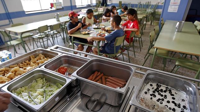 La promesa de abrir los comedores escolares se queda a medias al cerrar los colegios en agosto