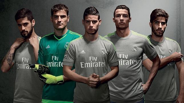 Lucas Silva, a la derecha, con la nueva camiseta gris, junto a Isco, Íker, James y Cristiano