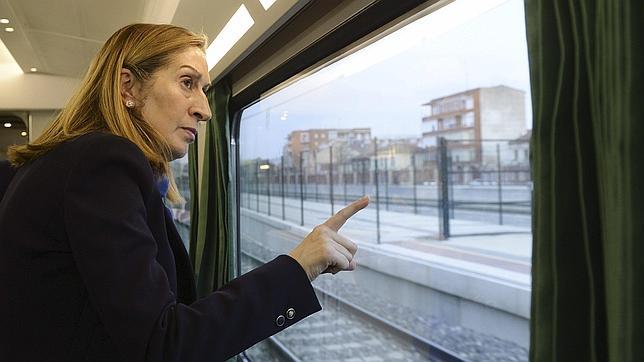 Ana Pastor, en su última visita a la línea de AVE con Palencia