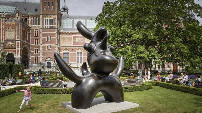 Esculturas monumentales de Joan Miró pasan el verano en Ámsterdam