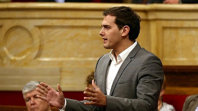 Ciudadanos convoca oficialmente las primarias pendientes de la decisión de Rivera