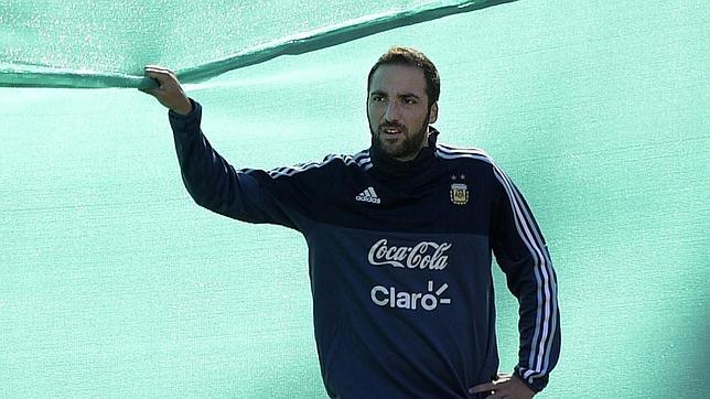 El padre de Higuaín dice que a Florentino Pérez no «le gustan los argentinos»