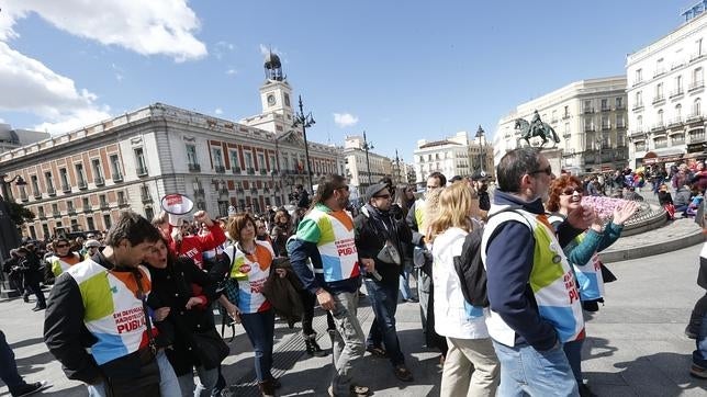 Cifuentes intenta amarrar el control de Telemadrid con un cambio de ley