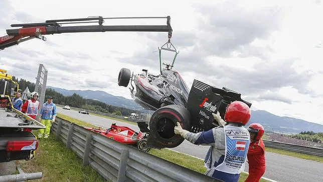 El McLaren de Alonso, después del accidente