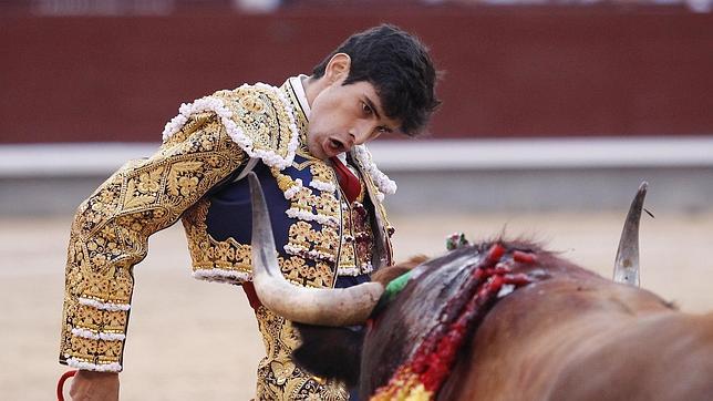 López Simón indulta un toro de Zalduendo y entusiasma en su debut en Francia