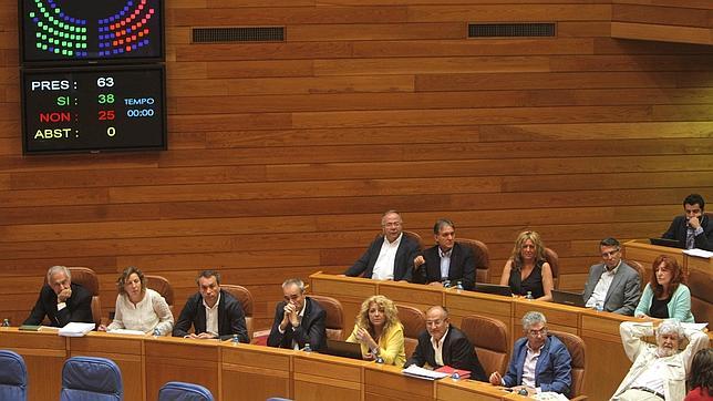 El PSOE llama «infantil» al PP por impedir la elección de Besteiro como senador