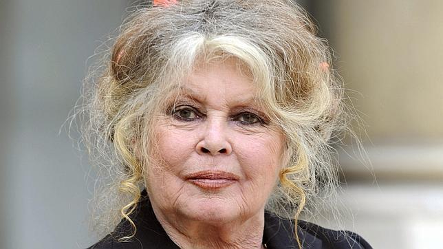 Brigitte Bardot carga contra Manuel Valls por su afición a los toros