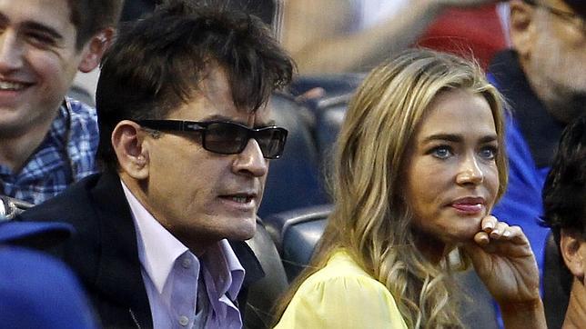 Charlie Sheen descarga su ira contra  Denise Richards, su segunda ex esposa