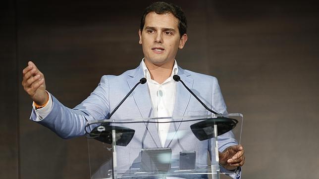 Rivera presenta su candidatura a las elecciones generales: «Podemos ganar a PP y PSOE»