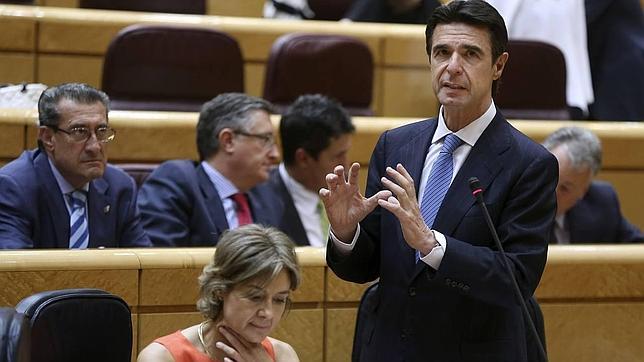 José Manuel Soria e Isabel García Tejerina en el Senado