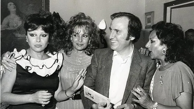 Marujita Díaz (izquierda), junto a Lola Flores, Carmen Sevilla y Manolo Escobar