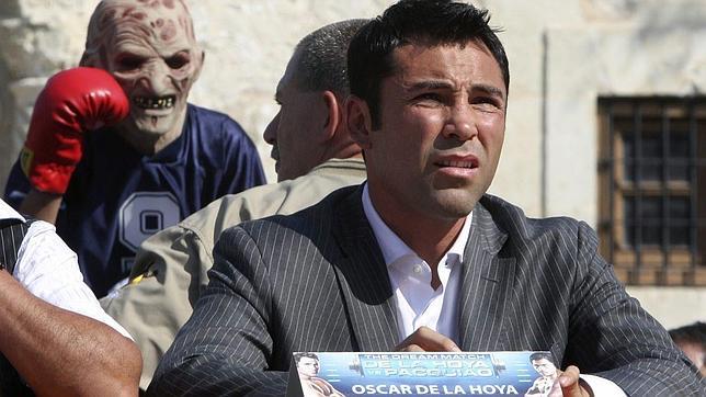 Oscar De La Hoya se plantea regresar al ring