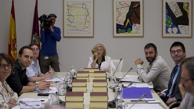 El falso recorte de sueldos de Manuela Carmena y su Gobierno