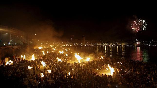 La Coruña arde en San Juan con más de 150.000 personas