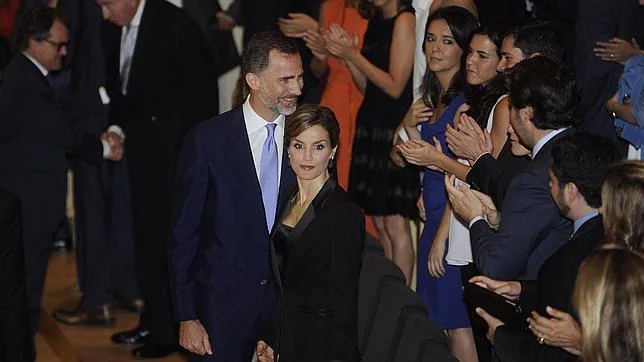 Los Reyes, en los Premios Impulsa celebrados en Gerona, con Artur Mas en segundo plano