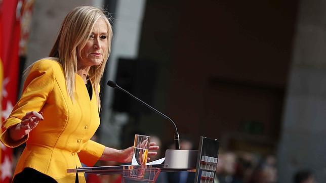 Cristina Cifuentes, siempre de amarillo