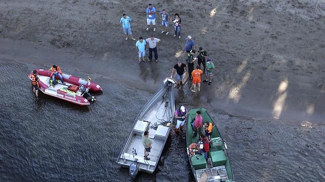 Amplio despliegue para localizar a un niño desaparecido mientras se bañaba en el río