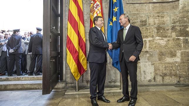 Fabra entrega a Puig el Palau de la Generalitat en un traspaso «ejemplar»