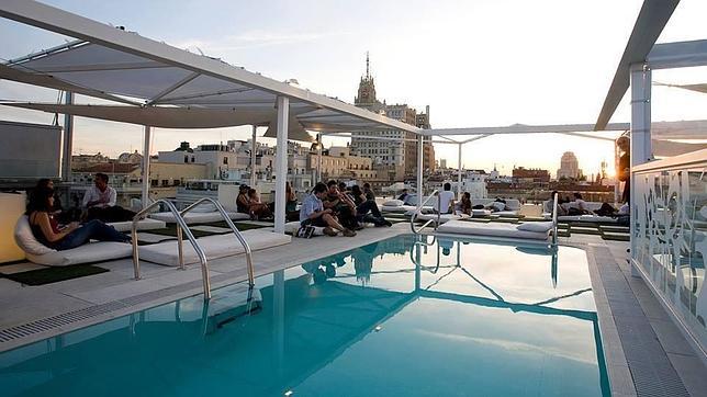Las piscinas más tentadoras de las azoteas de Madrid