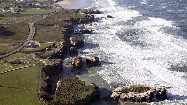 Un 57% de visitantes aprueba el control de acceso a la playa de As Catedrais