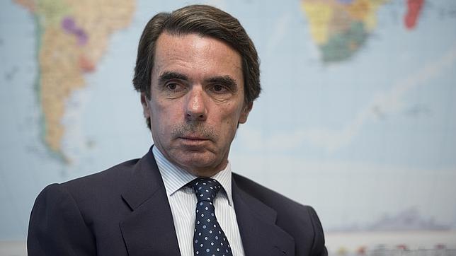 Aznar: «La alcaldesa de Madrid ha dicho de la anterior más elogios que el PP en tres años»