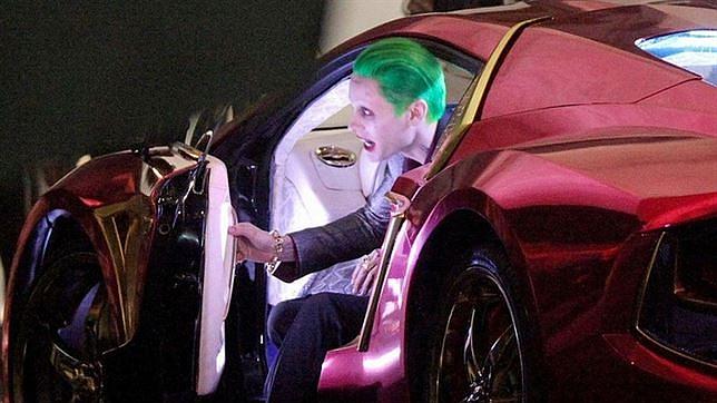 Jared Leto viste como el Joker en la vida real y le ha regalado una rata a su novia en la película