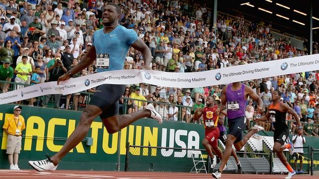 Gatlin gana los 200 con récord personal y marca mundial del año