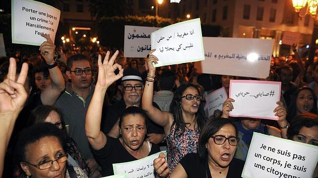 Manifestaciones en Marruecos a favor de las dos jóvenes detenidas por llevar vestido