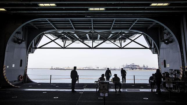 Un portaaviones americano con más de 2.500 personas a bordo atraca en Valencia