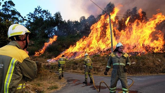 Incendio en la localidad coruñesa de Teo, muy cercana a Santiago