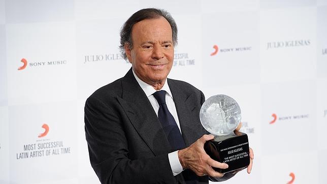 Julio Iglesias, ingresado en un hospital de Nueva York, según medios latinos