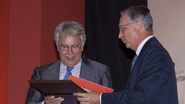 Ricardo Salinas Pliego junto a Felipe González