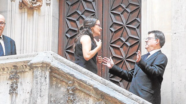 Ximo Puig y Mónica Oltra después del juramento del cargo ayer del nuevo Consell