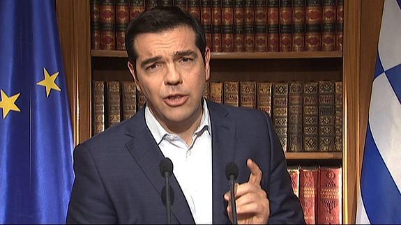 Tsipras mantiene el referéndum y pide el 'no' ante el «chantaje» de la troika