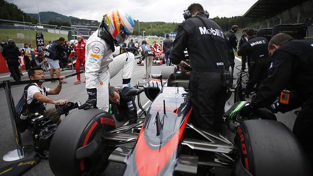 Fernando Alonso rescata a Mariano en Silverstone