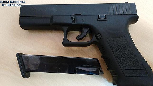 Detenido un hombre de 71 años en Gran Canaria por amenazar con una pistola de fogueo a sus vecinos y a la Policía