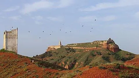 Vista de las ruinas del castillo de Alfambra