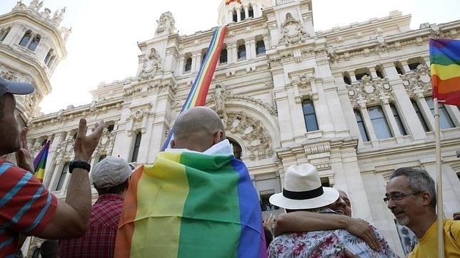 Cómo moverse en transporte público por Madrid durante las fiestas del Orgullo Gay