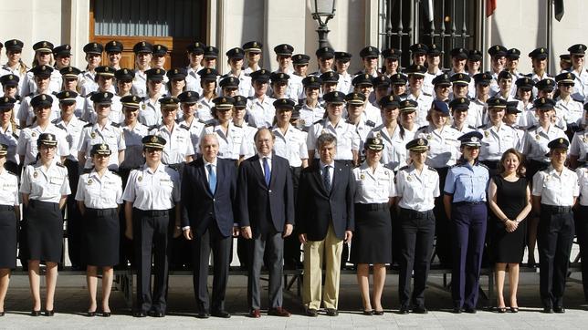 Pioneras de sangre y uniforme azul